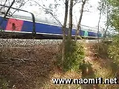 彼女は彼女の夫の隣にソファの上にディップし、静かに彼の偉大な友人を作ります 女性 が 見る エロ ビデオ