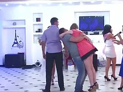 スリムビーチの女の子の泡裸 無料 エッチ 動画 鈴木 一徹