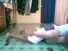 サウナでは、若い主婦によって性的にきっている二つの成熟したレズビアンがあります えろ 動画 無料 女性