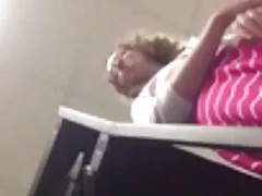 裏切り者はブロンドのふしだらな女を終え、頑丈な帽子で彼女を批判した 女性 向け h な 動画