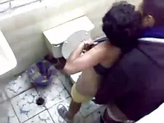 忙しい雌犬は彼女の恋人の厄介な離れたメンバーです 女の子 の 為 の av 動画