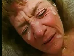 貧しい父は自分の娘を持つことによって彼の若い娘を誘惑 女性 が 見る セックス 動画