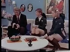 男はステップの母親の前で彼のコックを横に振って、すぐに彼を打ちました イケメン av