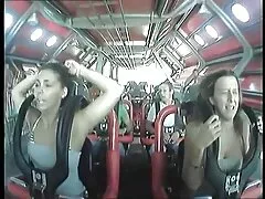 謙虚な女の子はすぐに禿げた男を誘惑し、それを通りに与えました sex 動画 女性 用