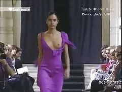 かわいいわんぱく女の子masturbatesのソファ 女性 えろ 動画