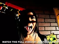 彼女の友人とのロマンチックな夕食の後に親密な髪型を持つブルネットはfucks 女性 えろ 動画 無料