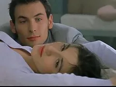 私はノートパソコンで結婚した隣人に行って、美しい脚で彼を誘惑しました 無料 エロ 動画 シュガール