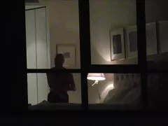 小柄なブロンドは、大きなコックの猫にステレオタイプの男を引っ張る 女性 向け アダルト シュガール