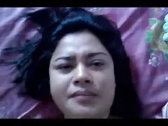 彼の誕生の日に男は驚いて、アヒルに彼の友人の一人を招待しました 女の子 が 見 たい av