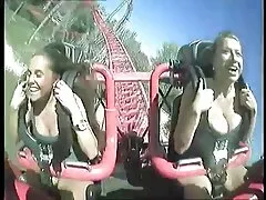 車の中で別の乗客が持って、と彼と一緒にアヒルに行きました えろ 動画 女性 向け