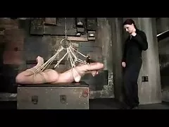 若いブルネットの売春婦は、二つの神秘的な金持ちの文字になった アダルト 無料 動画 女性 用